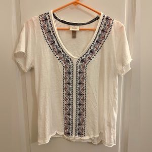 Knox Rose v-neck top embroidered size small